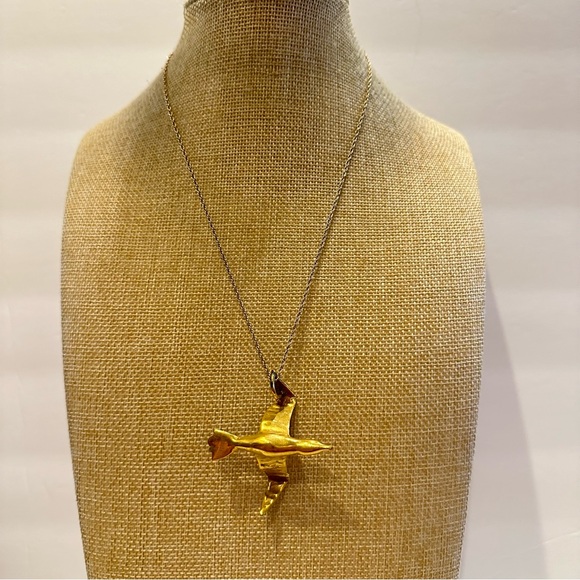 Avon Necklace gold tone chain w/ Sea Gull pendant - Picture 8 of 12